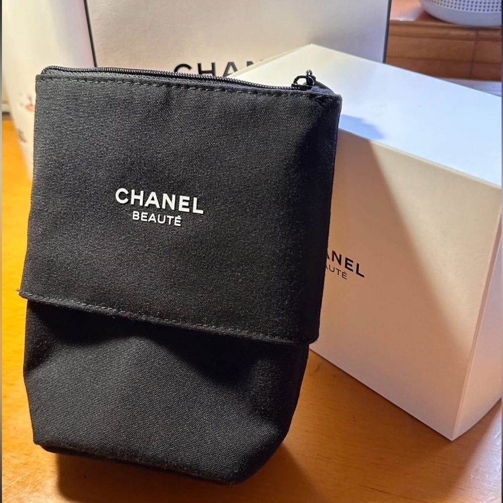 CHANEL Beauté Black Zip Cosmetic Pouch